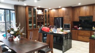 Nhà bếp nội thất gỗ óc chó biệt thự Gamuda