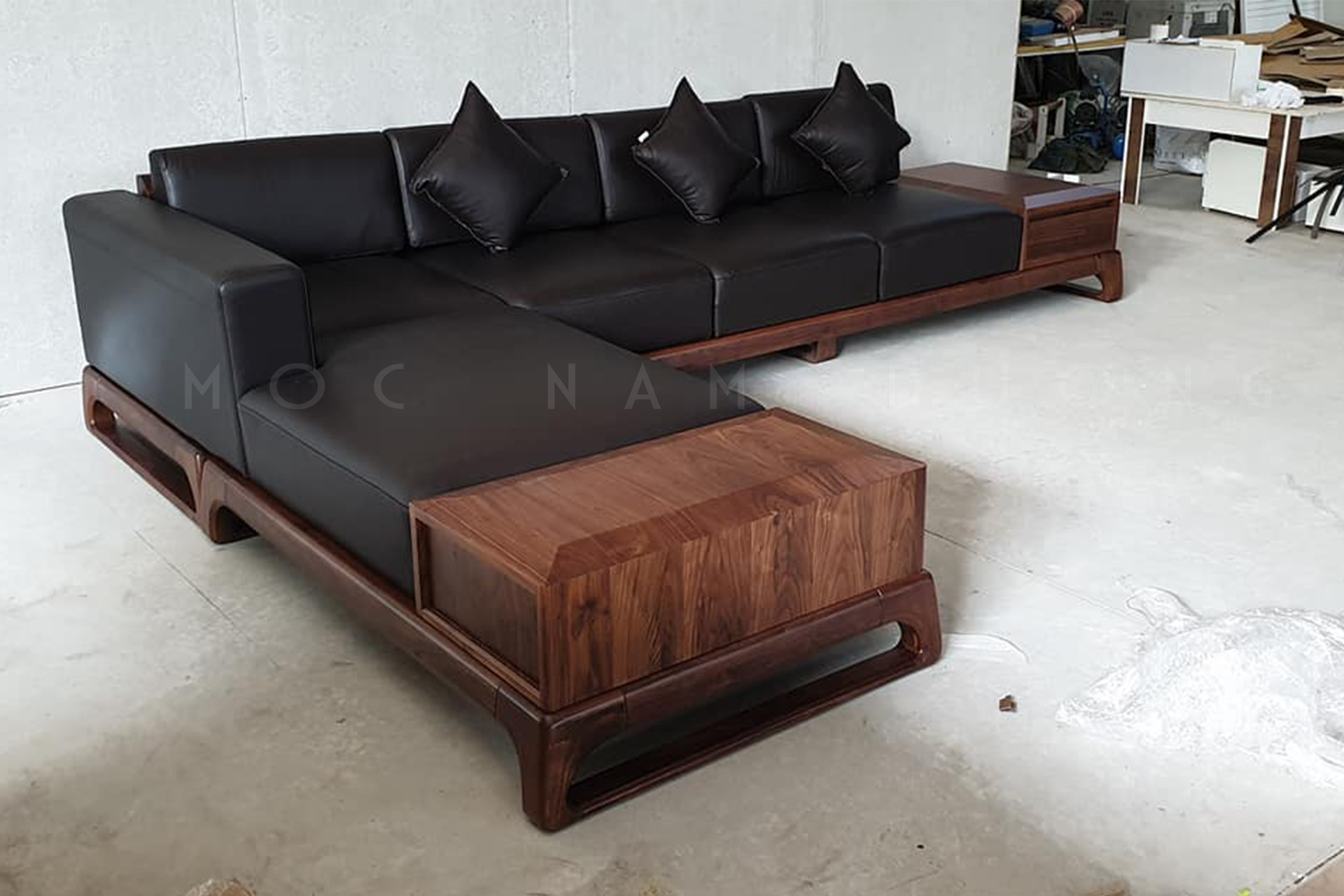 Mẫu sofa gỗ óc chó chữ L 