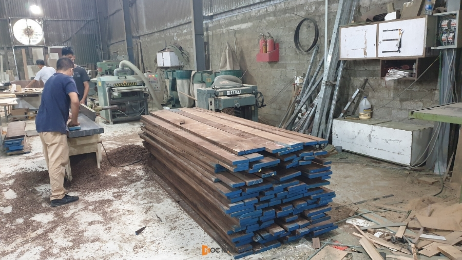 Phân loại, xử lý gỗ trước khi sản xuất