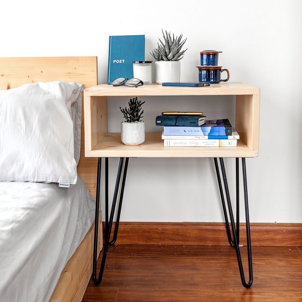Một chiếc tủ đầu giường hiện đại bằng gỗ công nghiệp sẽ tô điểm cho phòng ngủ 