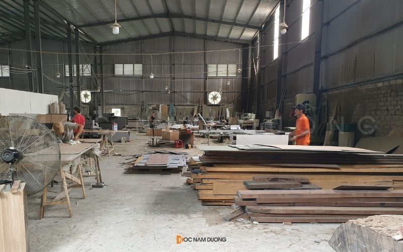 Lựa chọn đơn vị sản xuất kệ tivi gỗ tự nhiên chất lượng