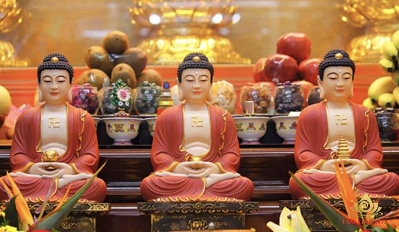 Hướng dẫn chi tiết cách bài trí bàn thờ Phật ngày Tết cho các Phật tử