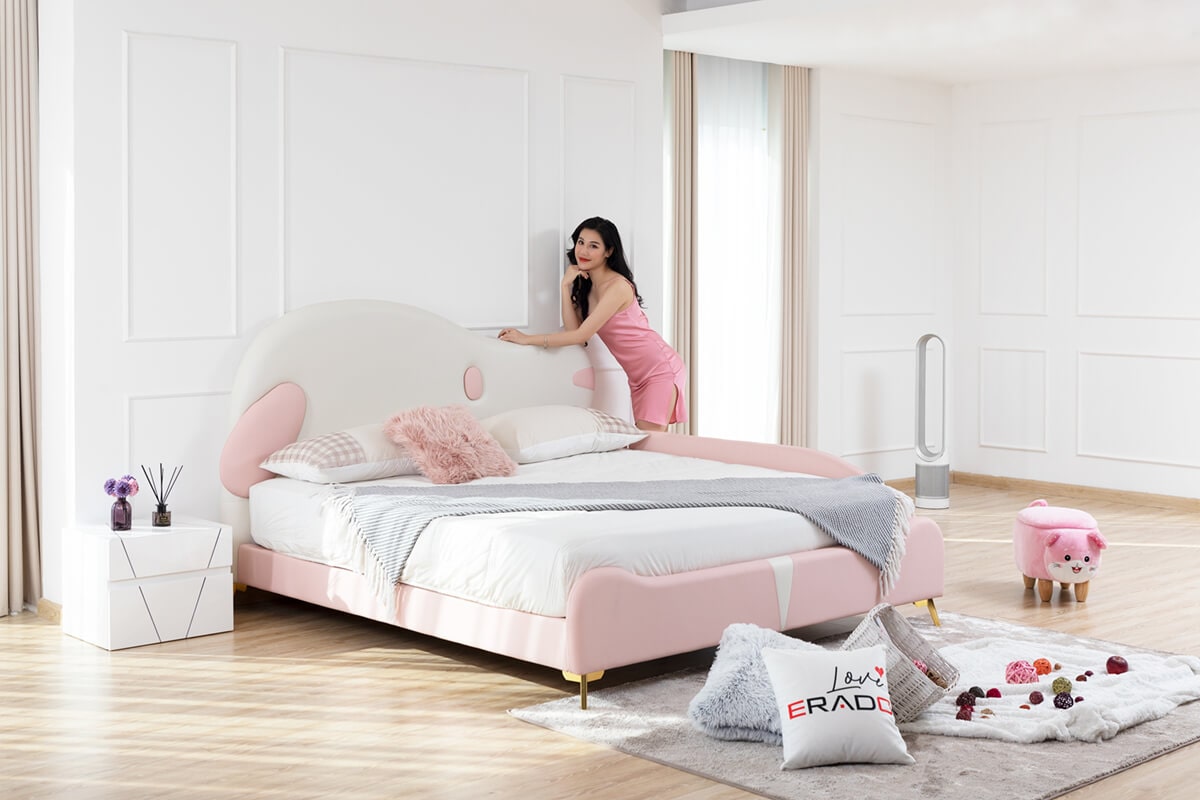Mẫu giường ngủ cho bé gái đẹp bọc nỉ tone màu hồng dễ thương 