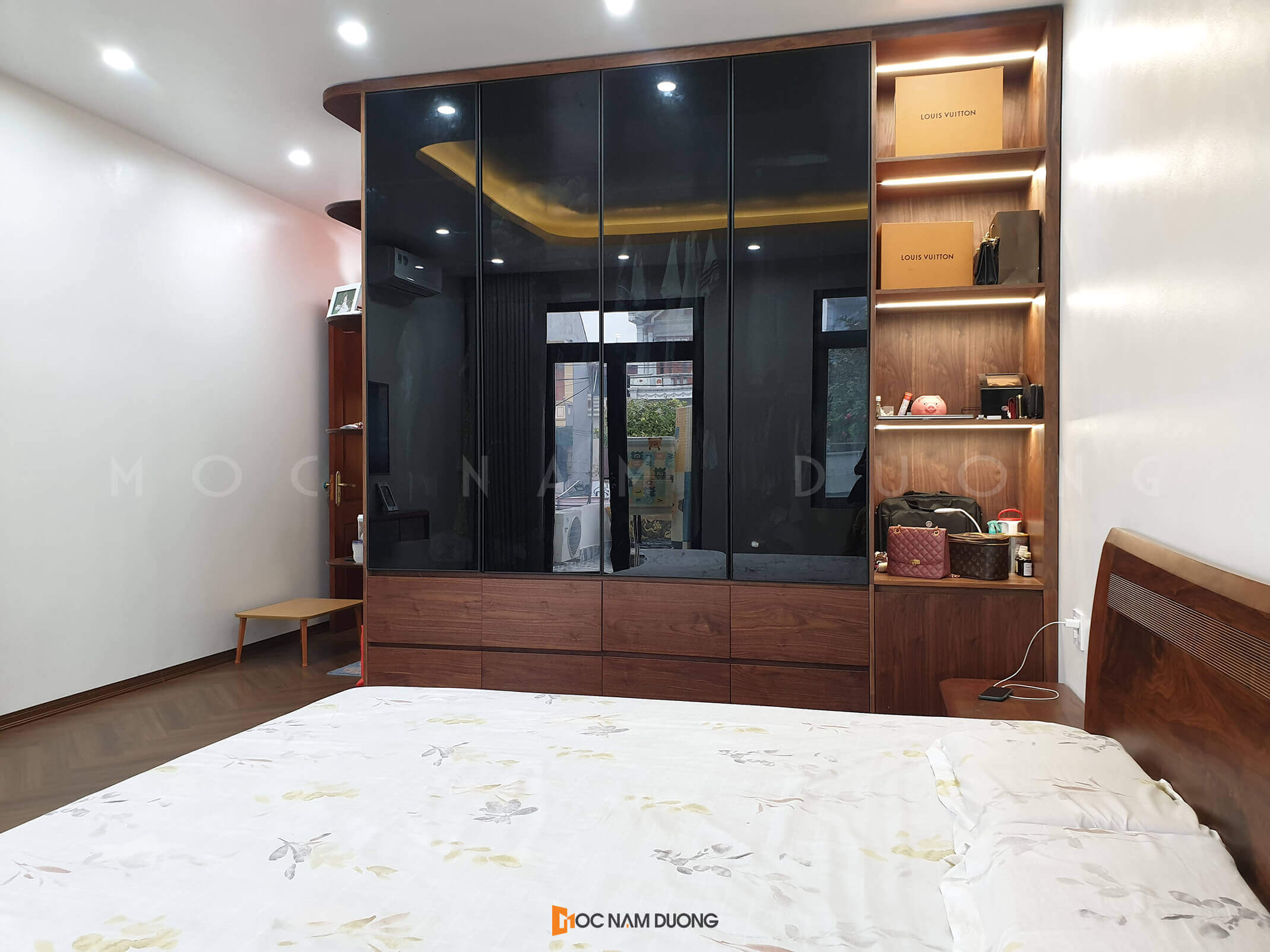 Nội thất gỗ óc chó anh Hiếu Greenbay